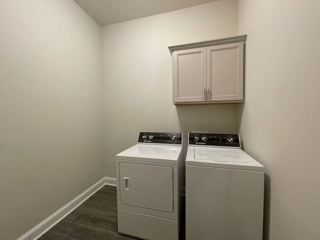 Building Photo - 4 Bedroom House Near LSU