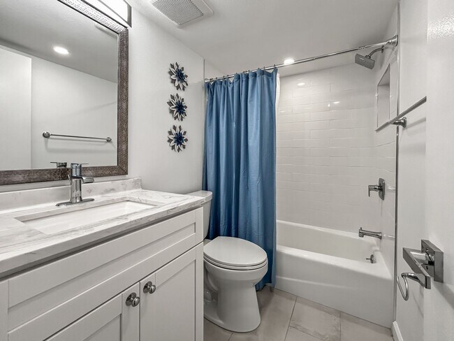 Building Photo - Fully Furnished Waterfront Community Condo in Isla Del Sol - 2bed | 2bath