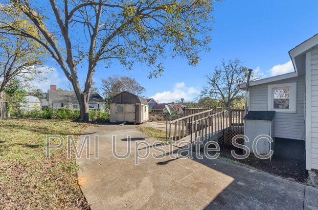 Building Photo - 109 S 7th St