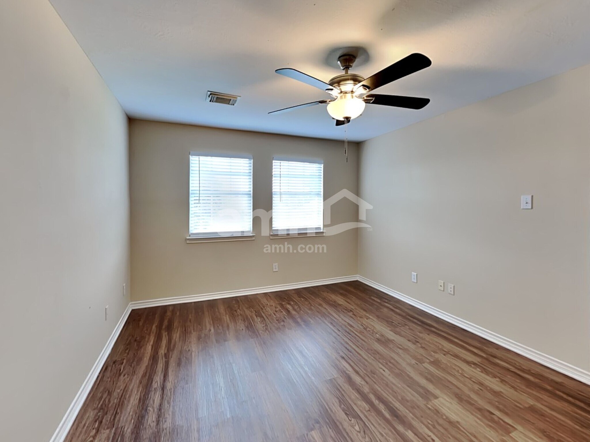 Building Photo - 2218 Shady Pine Dr