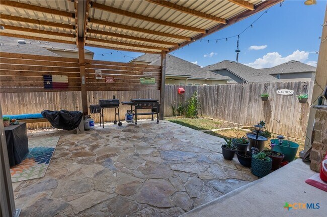 Building Photo - 1722 Village Springs