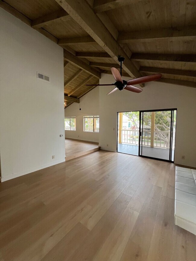 Building Photo - Beachside Living on Balboa Peninsula - Com...