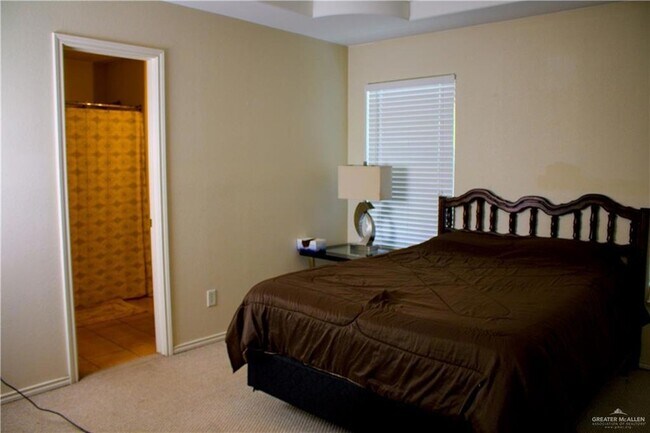 Building Photo - 2903 Sabrina Dr