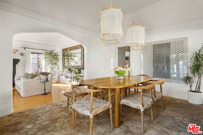 Building Photo - 105 S La Jolla Ave