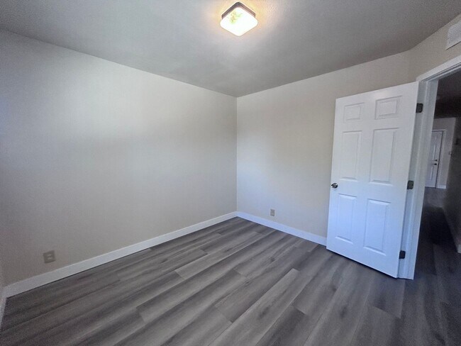 Building Photo - 208 Talisman Dr