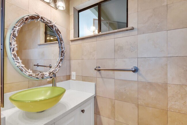 Building Photo - 73-4338-4338 Koi Koi St