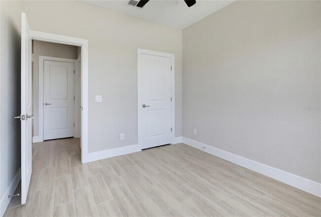 Building Photo - 804 Colville Dr