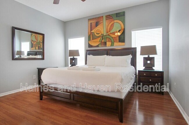 Building Photo - 323 Castlemain Cir