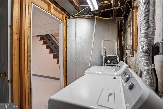 Building Photo - 220 N Orange St