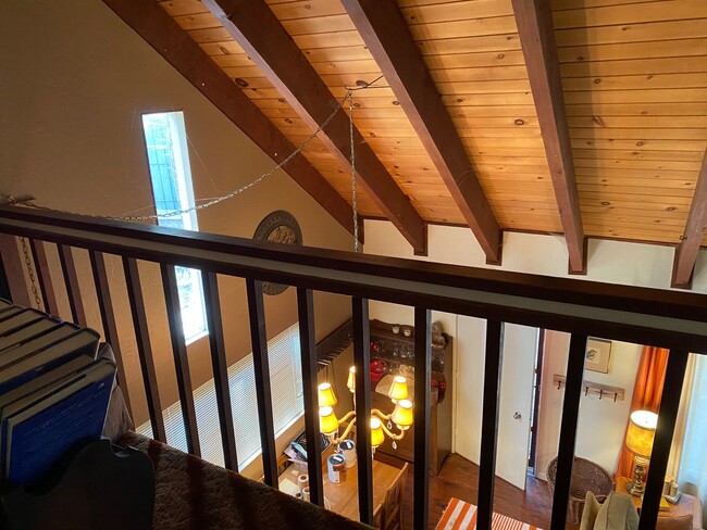 Building Photo - Seasonal Furnished or Long Term rental