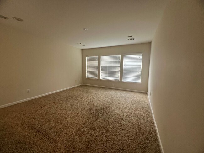 Building Photo - Home for Rent in the Desired Brookview Forest Subdivision