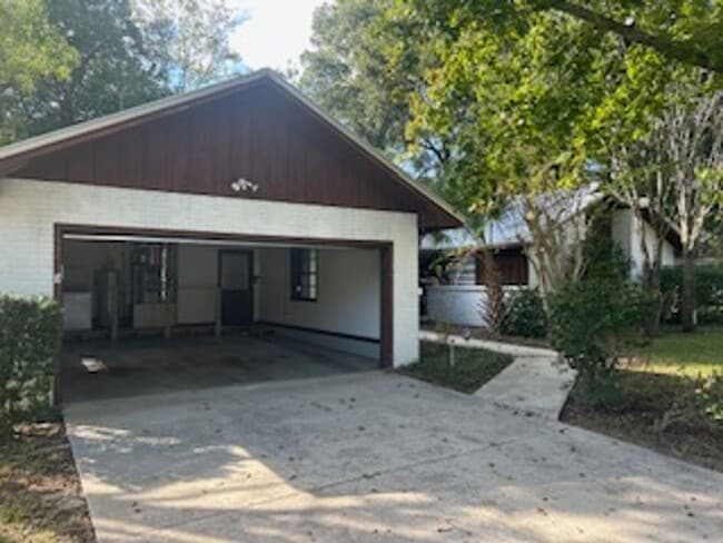 Building Photo - Spacious 3-Bedroom Home with Fenced Yard &...