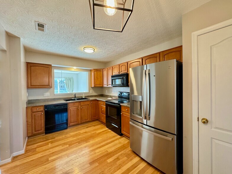 Kitchen - 6549 Twin Lakes Dr