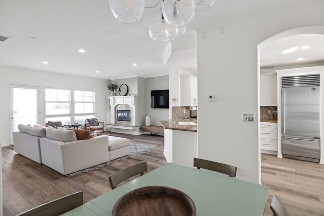 Building Photo - 231 Aviation Pl