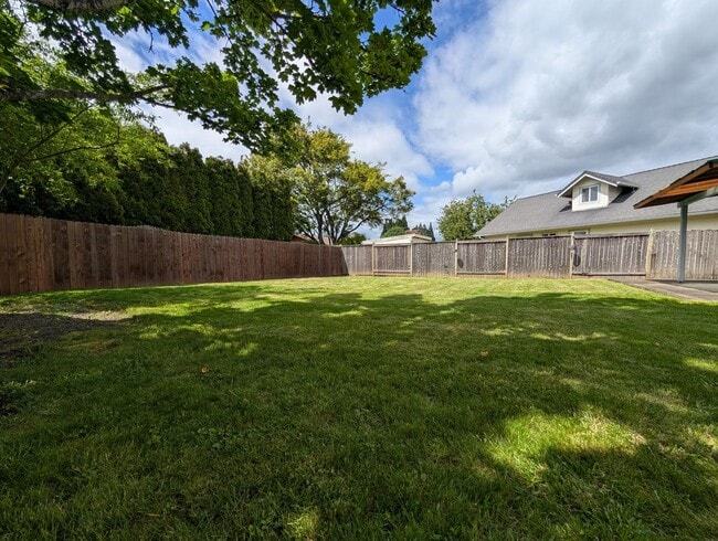 Building Photo - 3-Bedroom, 2-Bath Home In The River Road A...