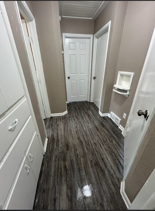 Building Photo - Cute 4 Bedroom Home