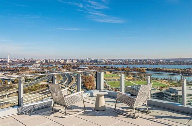 Building Photo - 400 Army Navy Dr