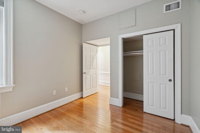 Building Photo - 1955 Locust St