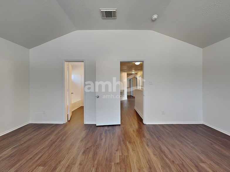 Building Photo - 14231 Bonham Oaks Ln