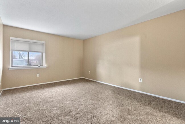 Building Photo - 211 James Ct