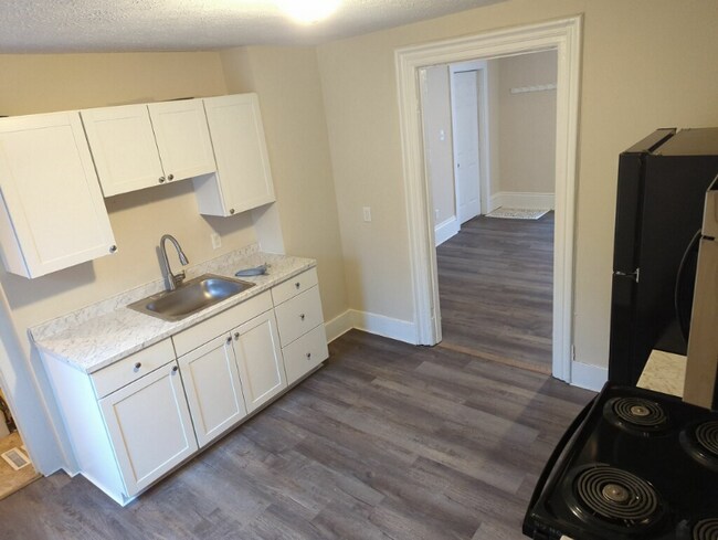 Building Photo - 2404 2nd St