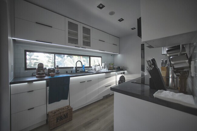 Building Photo - 8380 Waring Ave