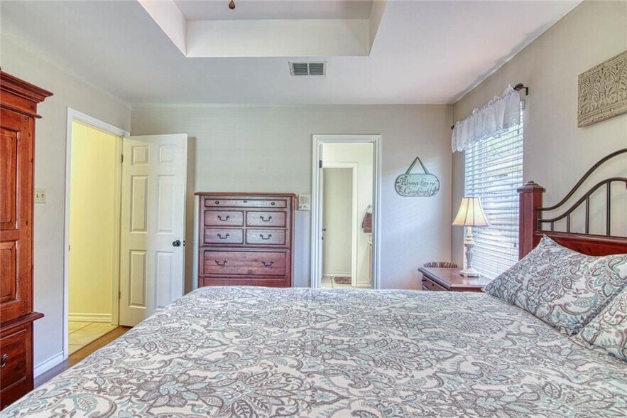 Building Photo - 714 Saint Lucy Dr