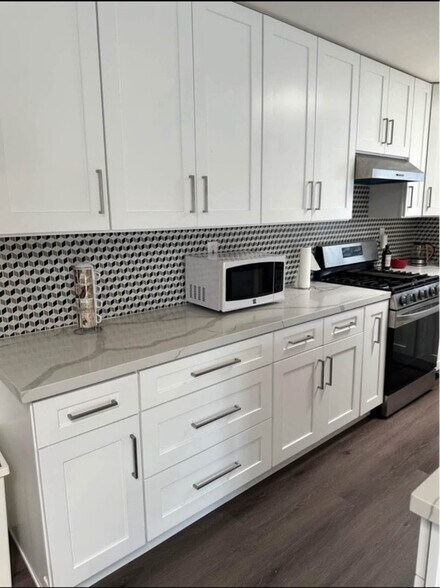 Building Photo - 2104 E Bangor Way