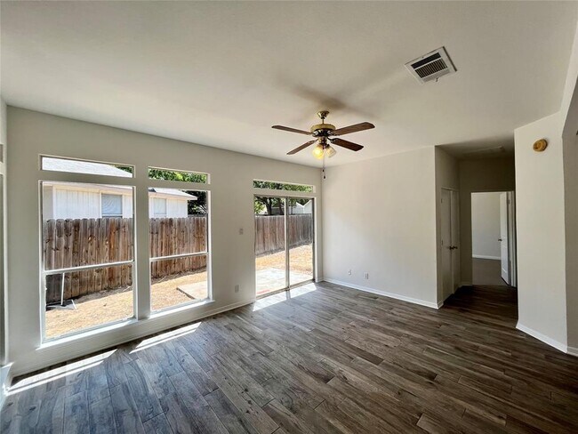 Building Photo - 515 Gregory Ct