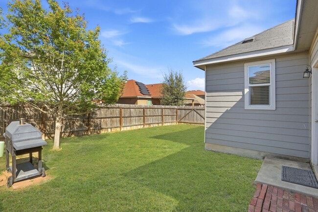 Building Photo - Single-Story Solar-Powered Home Near Braunig Lake – Comfortable & Convenient!