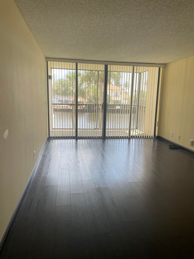 Building Photo - 18 Royal Palm Way