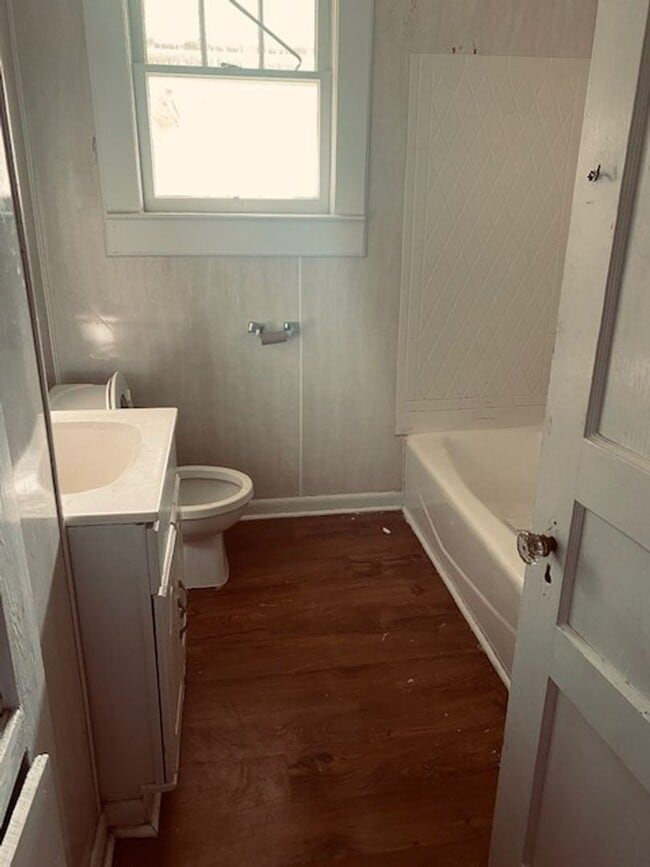 Building Photo - 107 Barry St