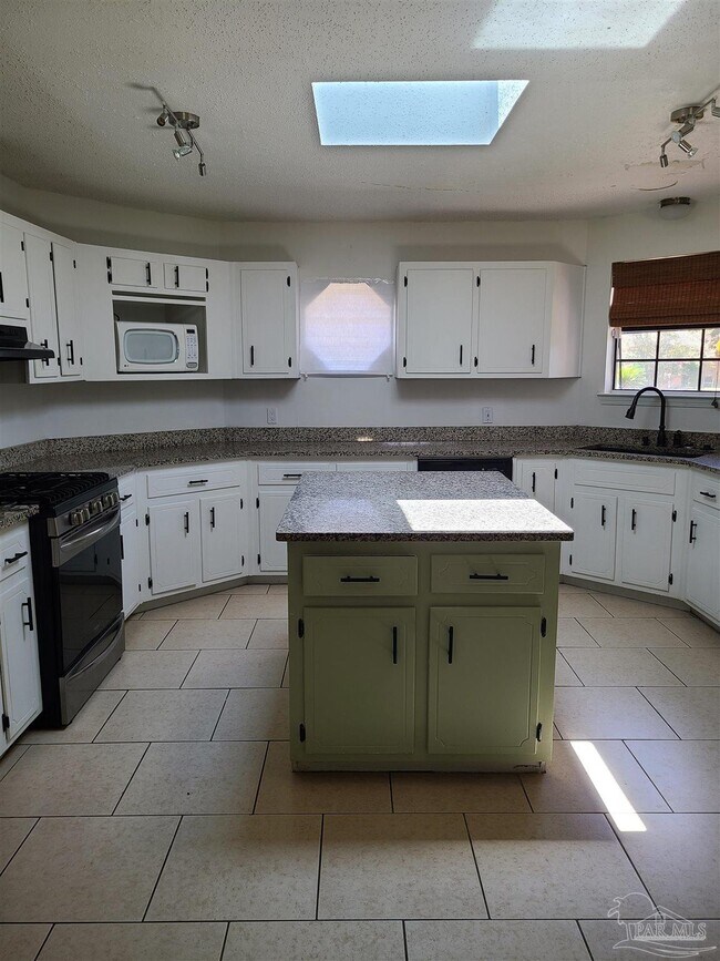 Building Photo - 9024 Caribbean Dr