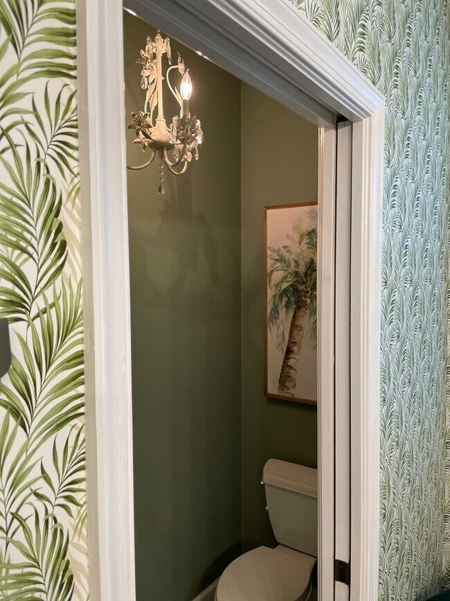 Building Photo - Mediterranean Style Vacation House Minutes from Beaches!