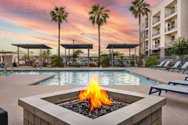 Building Photo - 500 W Broadway Rd