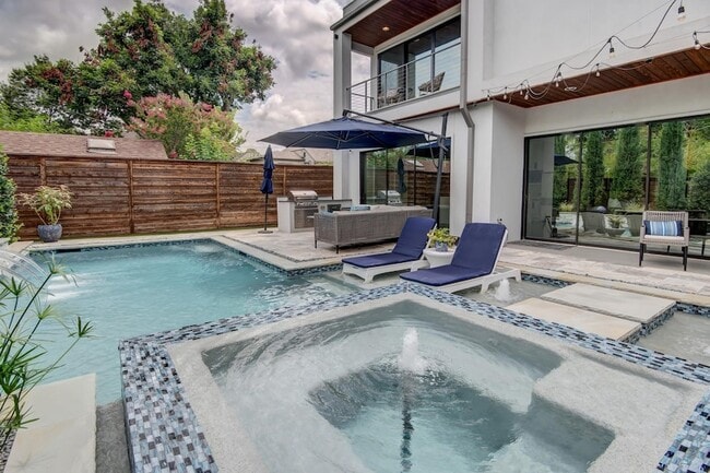 Building Photo - 5017 Milam St