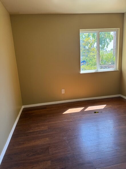 Building Photo - 4692 Tajo Dr