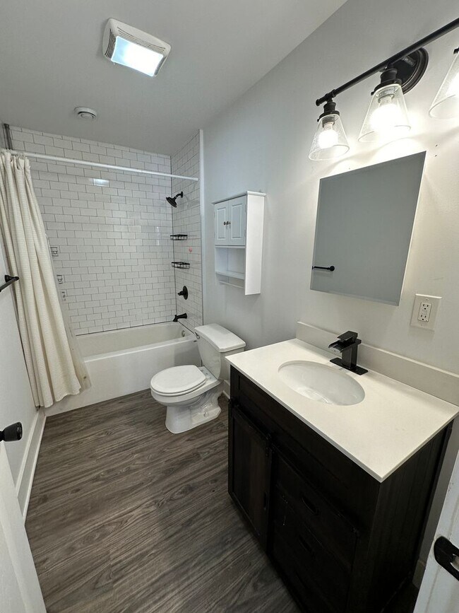 Building Photo - 443 Barth Ave SE