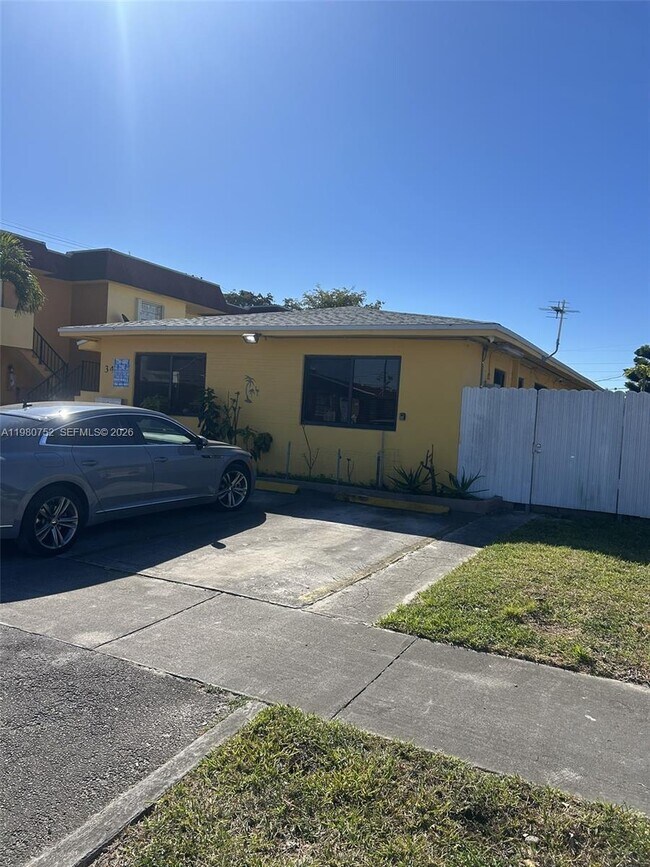 Building Photo - 34 W 31st St