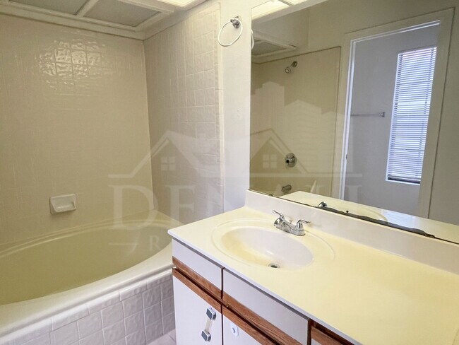 Building Photo - 10019 E Mountain View Rd