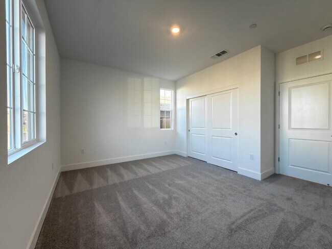 Building Photo - 2848 Dapper St