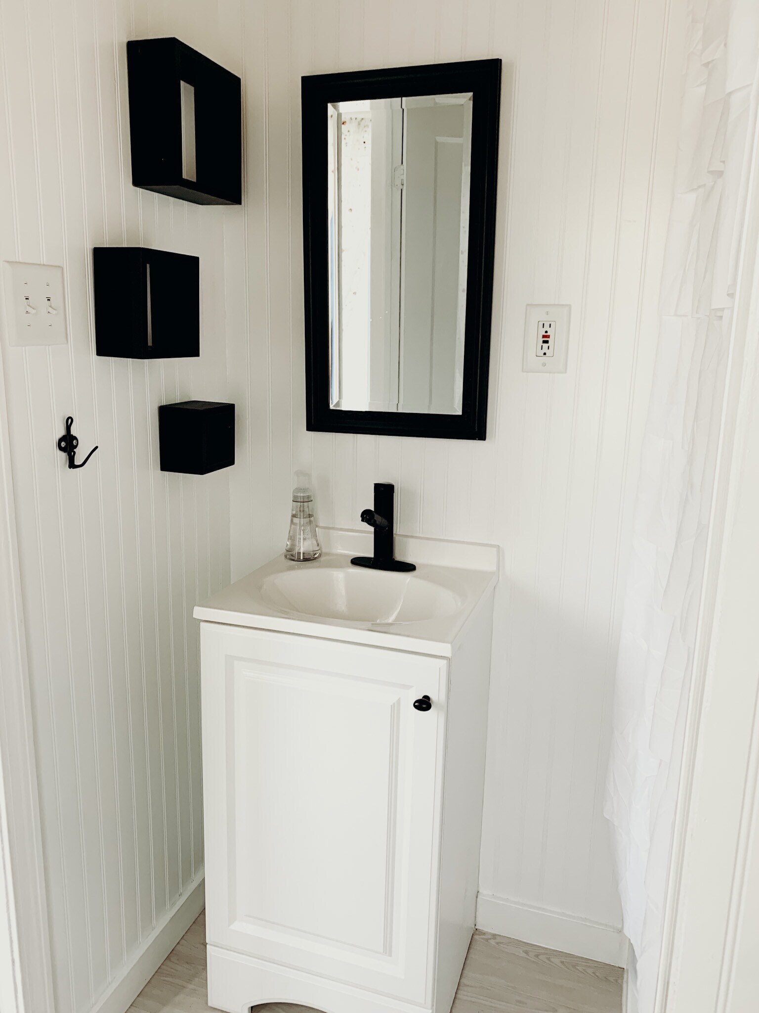 bathroom - 22101 Nowlin St