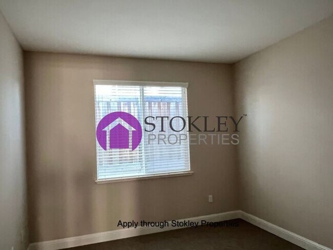 Building Photo - 2037 Aragon Dr