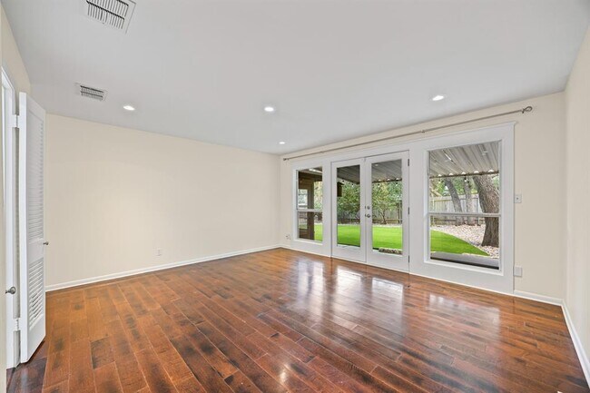 Building Photo - 7103 Mesa Dr