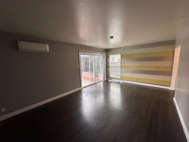 Building Photo - 756 Broadmoor Dr