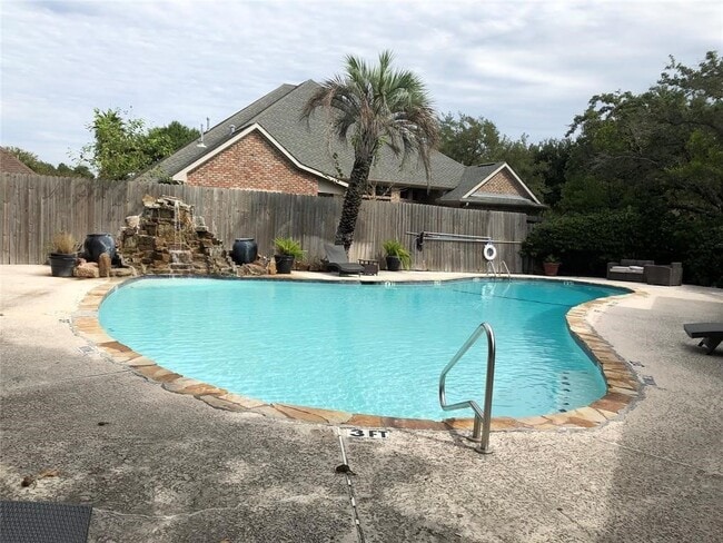 Building Photo - 12100 Overbrook Ln