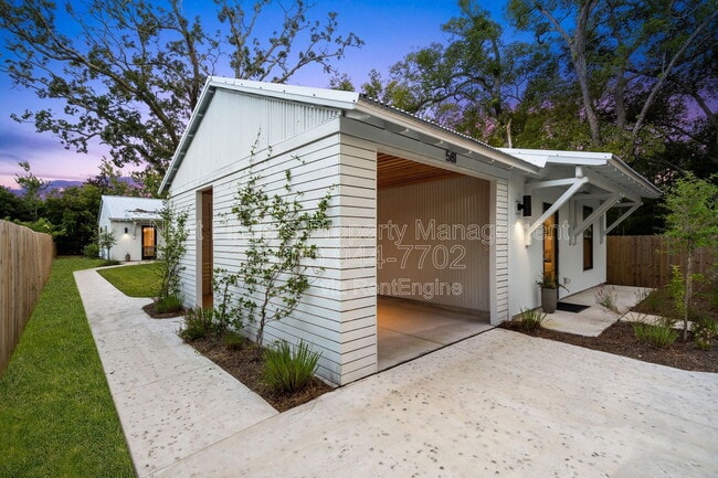 Building Photo - 581 Hazel St