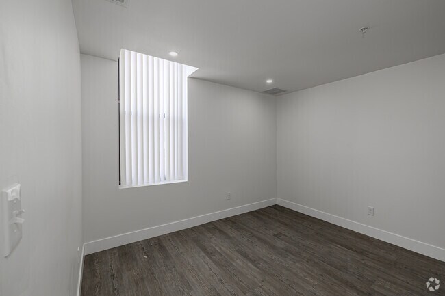 1BR, 1BA - Bedroom - 484 Main St