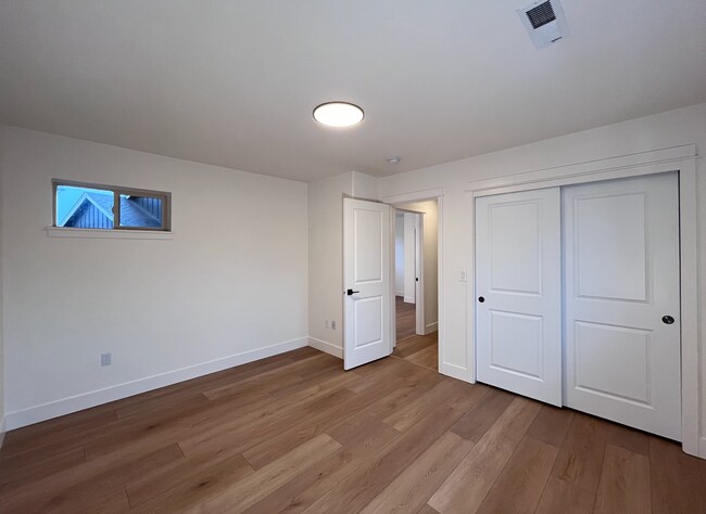 Building Photo - Modern Craftsman 4 Bedroom Home!