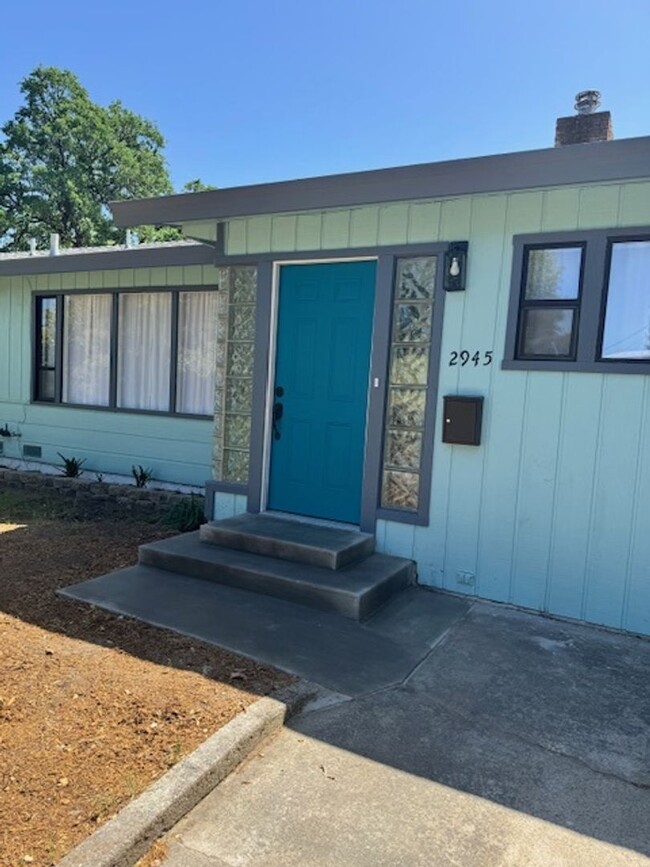 Building Photo - Beautiful West Redding Home with $200 Move...